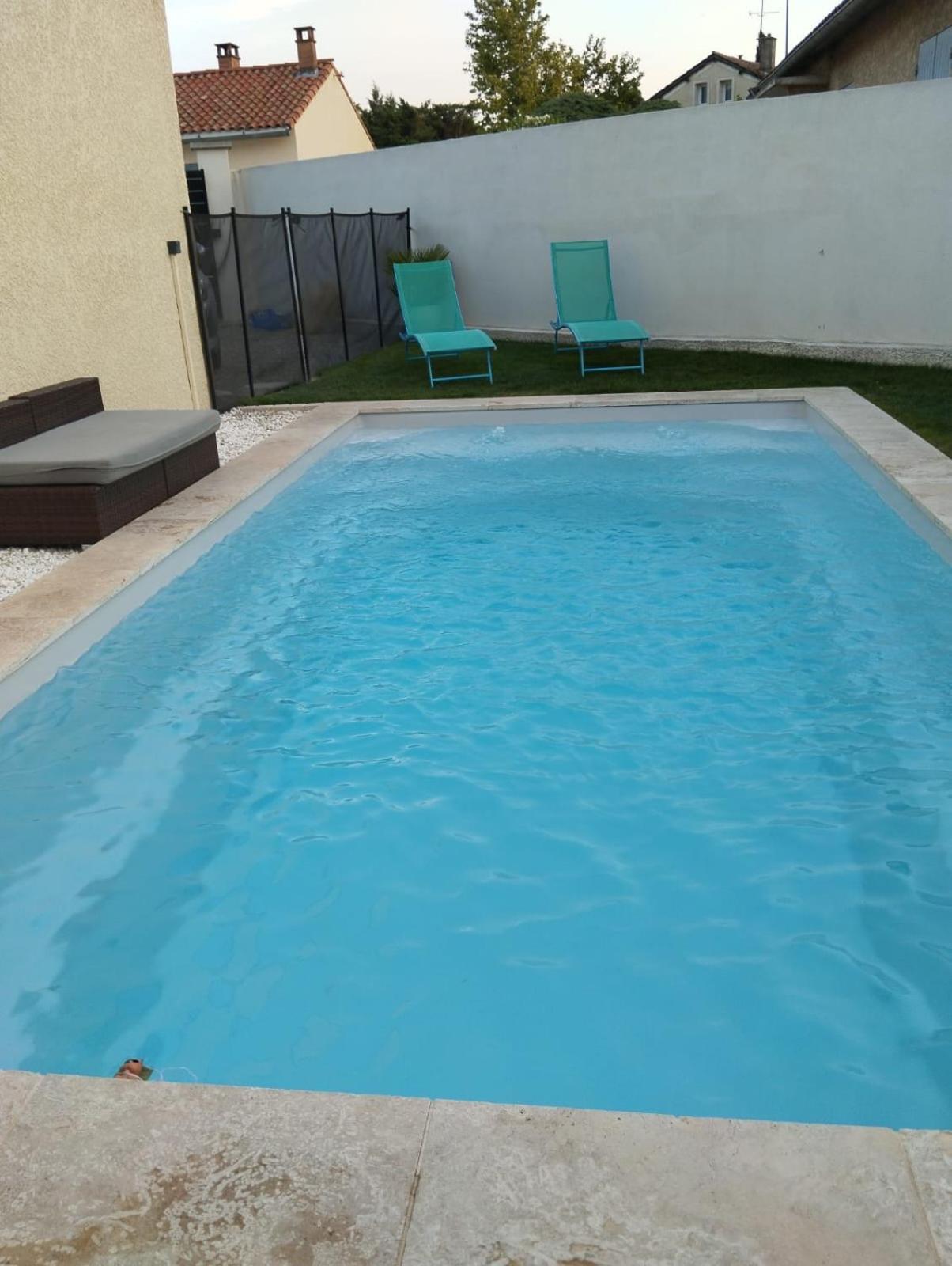 Villa J Et V Bédarrides Buitenkant foto